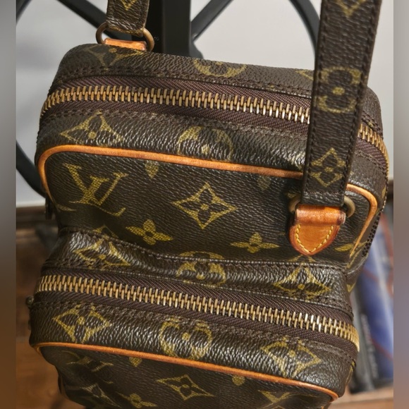 Louis Vuitton Amazon Crossbody Bag - Picture 8 of 16
